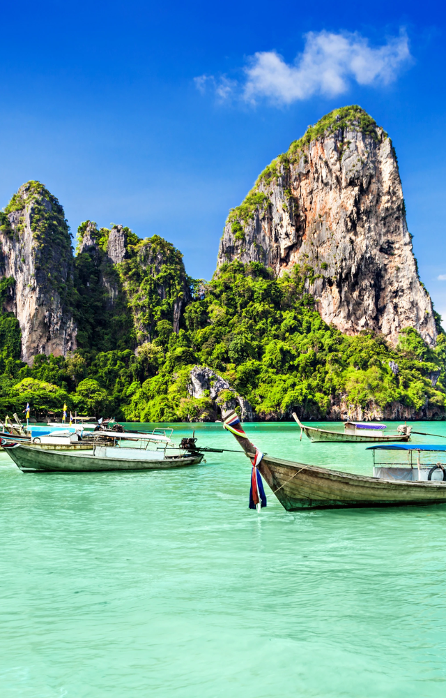 Sunsets, scuba diving, and secluded beaches—it’s paradise for beach-loving couples.