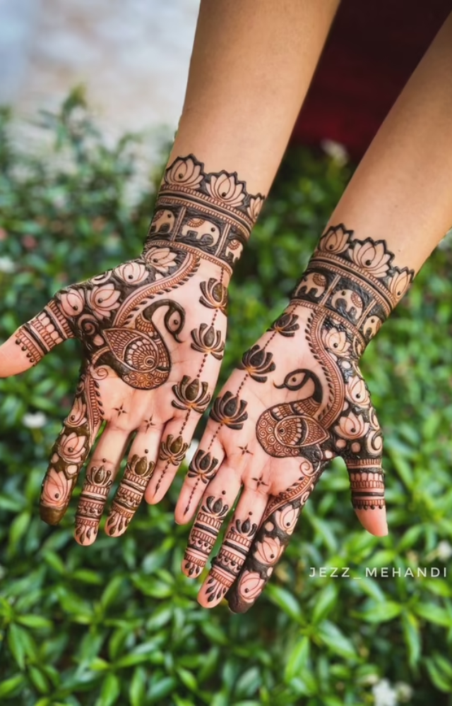 Celebrate Eid with timeless traditional Mehndi designs featuring intricate patterns and floral motifs. Perfect for a classic festive look!