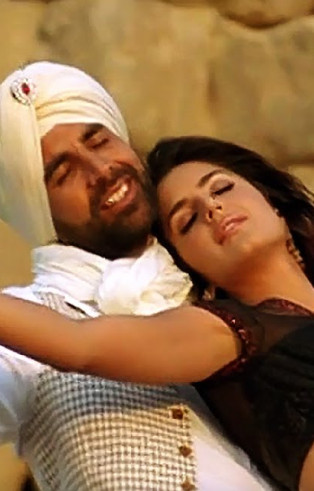 Shreya Ghoshal’s soulful voice made this romantic track from Singh Is Kinng unforgettable. A song that still defines love!
