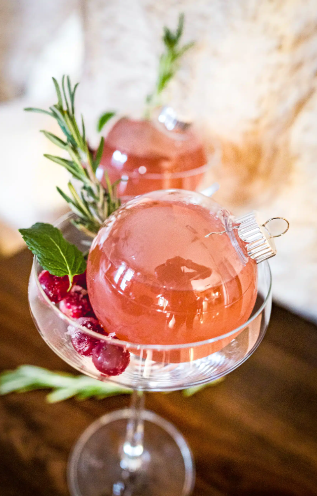 Festive Christmas Cocktails to Savor
