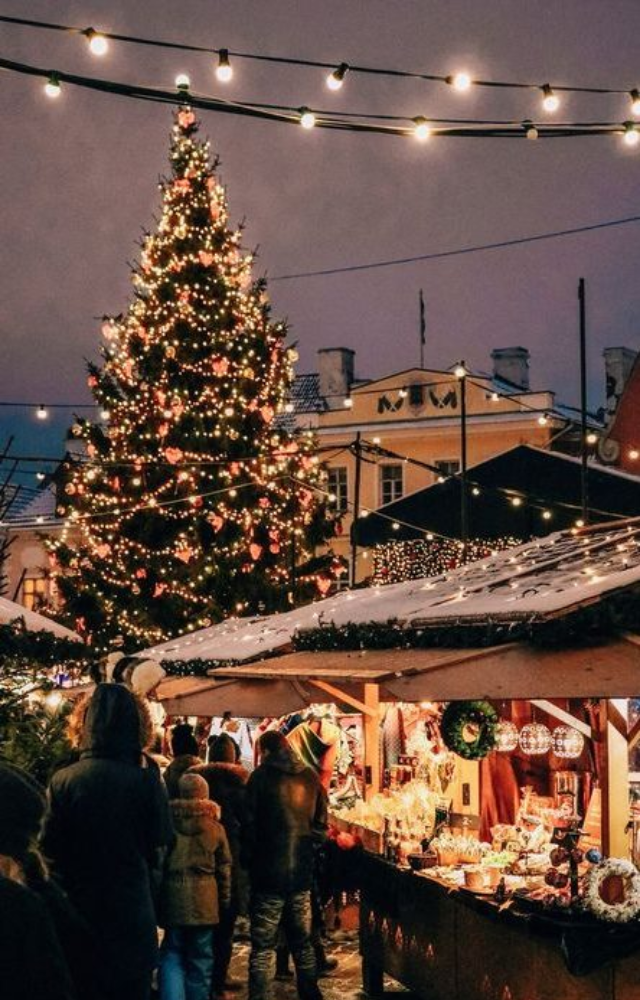 Goa’s Christmas market is a festive delight with beachside stalls offering unique gifts and treats, perfect for a holiday getaway.