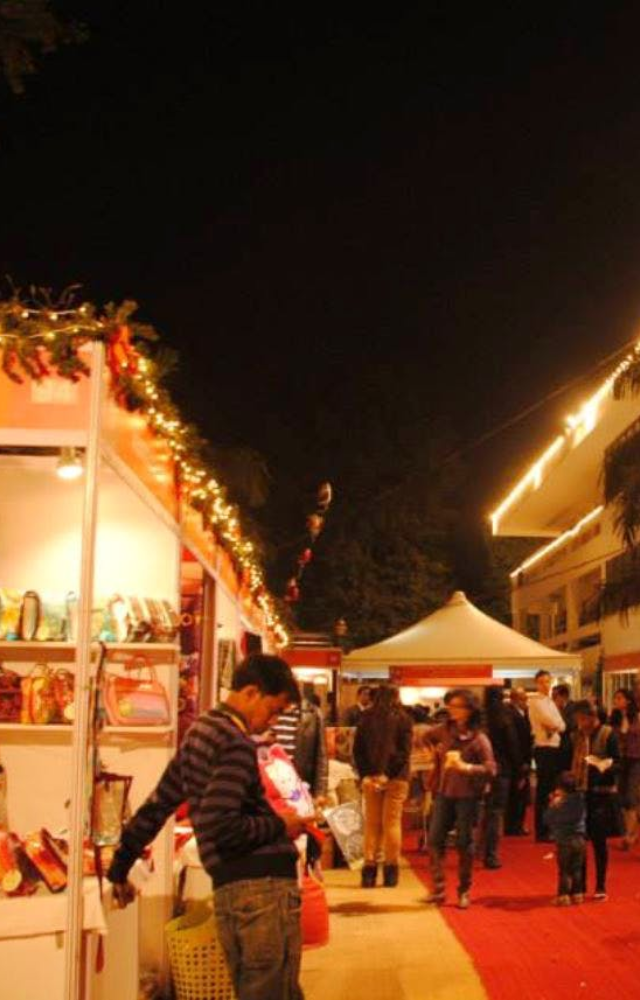 Delhi’s Dilli Haat comes alive during Christmas with its vibrant stalls, local crafts, and delicious food, creating a holiday wonderland.