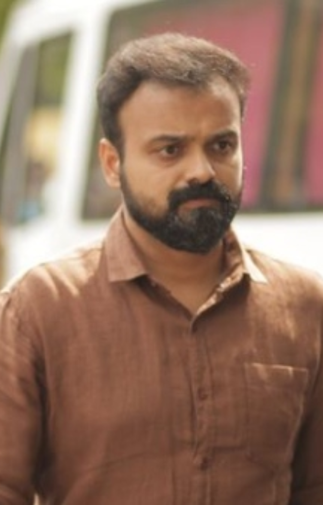 A psychologist helps crack a serial killer case. This gripping Malayalam thriller keeps you guessing till the end.