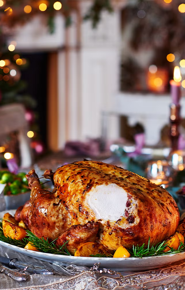 A perfectly roasted turkey is a must for your Christmas feast. Juicy, tender, and flavorful, it’s a dish that never fails to impress.