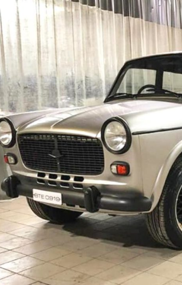 Mumbai’s beloved kaali-peeli and a family favorite, this Fiat-based classic was both stylish and sturdy.