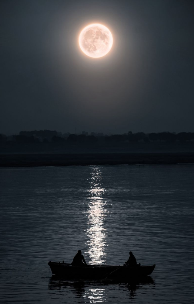 Falling on the full moon night of Kartik, Dev Deepawali is celebrated exactly 15 days after Diwali.