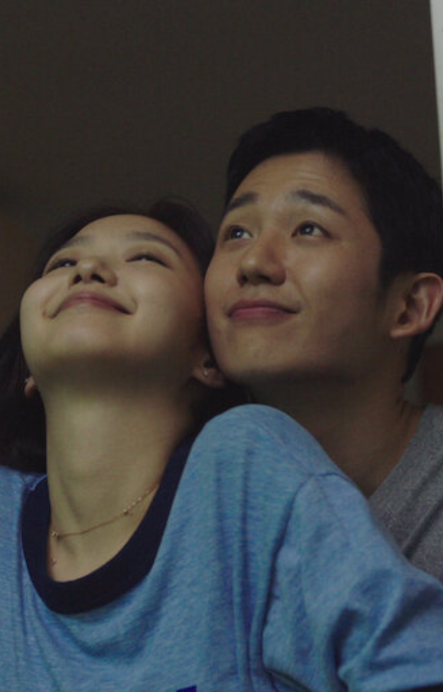 A nostalgic love story told through radio broadcasts and quiet, emotional moments.