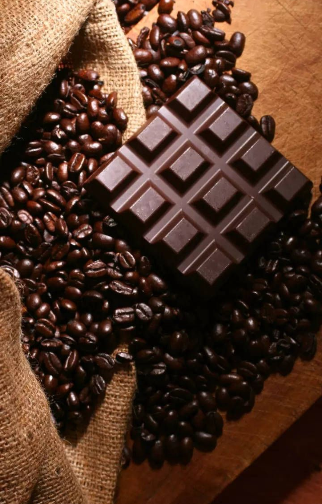 Contains mood-lifting compounds like serotonin boosters and antioxidants that help improve emotional well-being.
