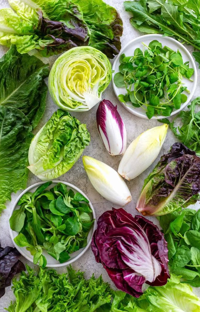 Packed with folate and magnesium, leafy greens support brain function and help reduce depressive symptoms.
