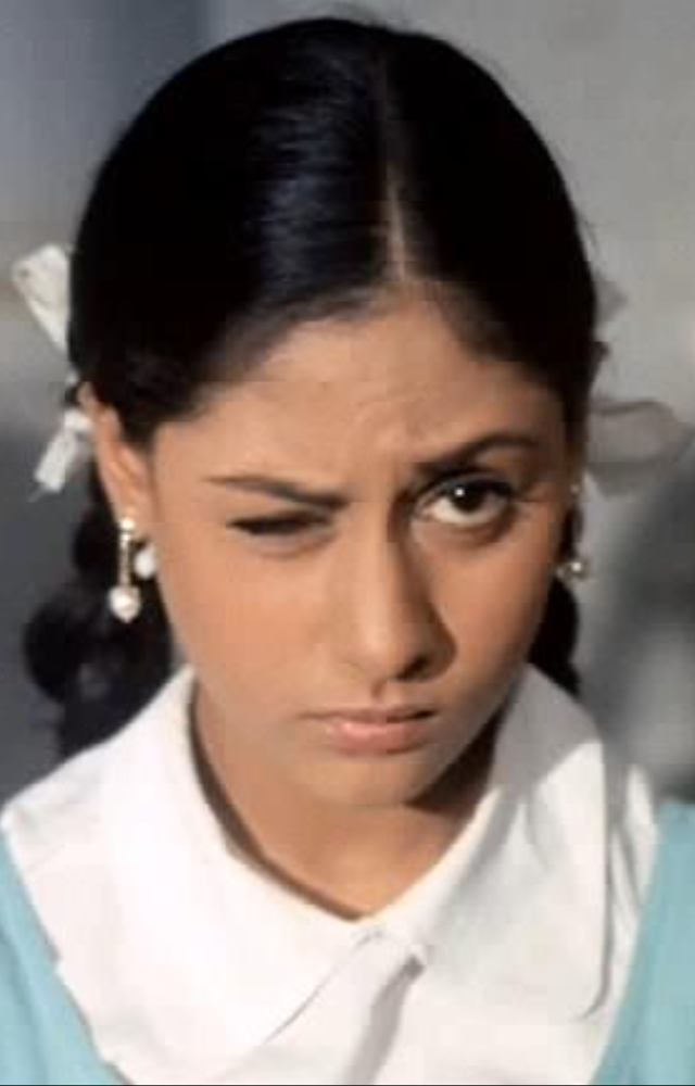 She charmed audiences with her debut as a starstruck schoolgirl dreaming of cinema. A fresh and innocent portrayal that still resonates.