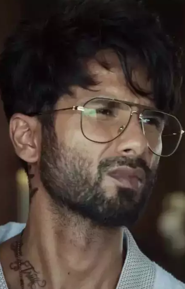 Shahid Kapoor’s gripping crime thriller keeps you on edge with its intense storyline.