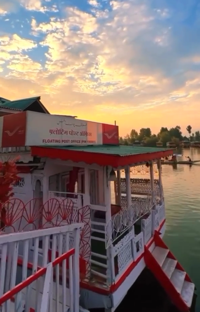 India has a working post office floating on Dal Lake in Srinagar. It`s one-of-a-kind and even has a philately museum inside.
