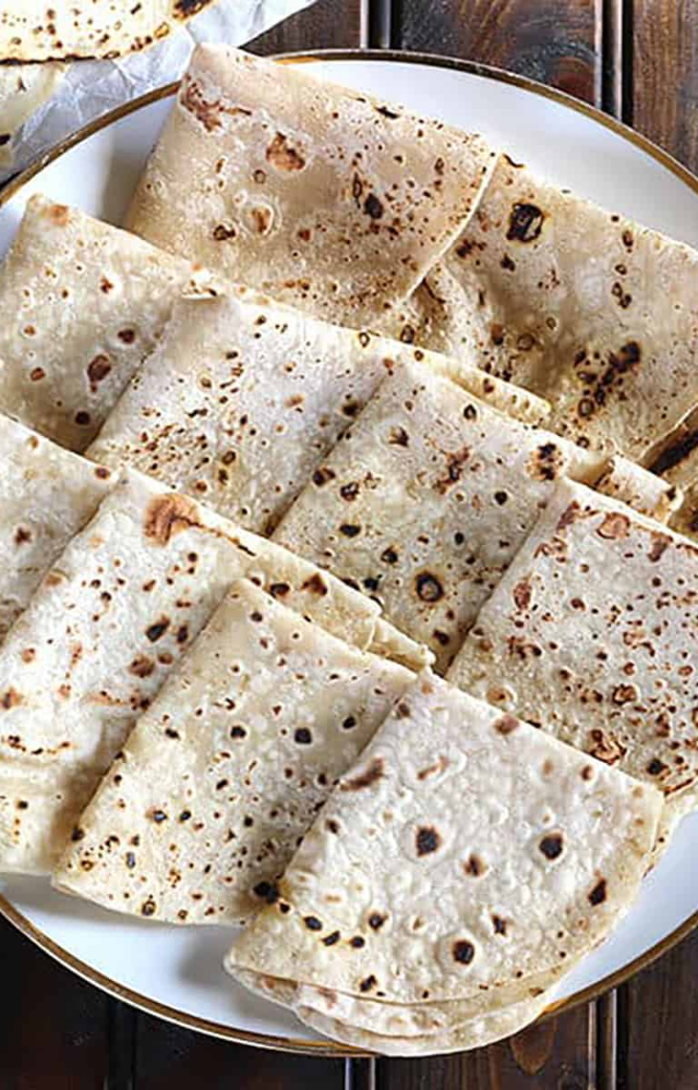 Thin and soft like a handkerchief, this restaurant favorite is ideal with rich gravies and tandoori dishes.