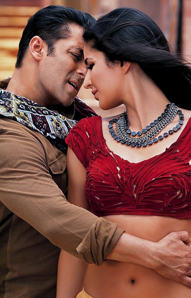 A spy love story that navigates India-Pakistan relations with intensity and flair. Salman Khan and Katrina Kaif’s chemistry adds depth.