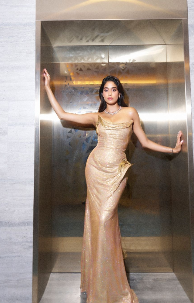 The gown featured a sculpted silhouette that hugged her figure beautifully, showcasing her confidence and style.