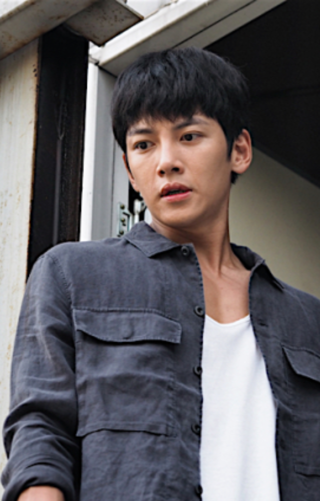 As a former bodyguard in The K2, Ji Chang-wook delivers high-octane action and intense emotion. His physical transformation for the role was widely praised.
