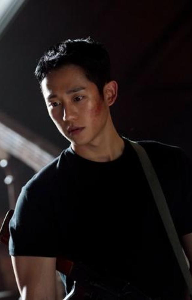 A mix of romance and thriller, this drama pairs Jung Hae-in with Jisoo in a politically charged love story. Intense and emotional.