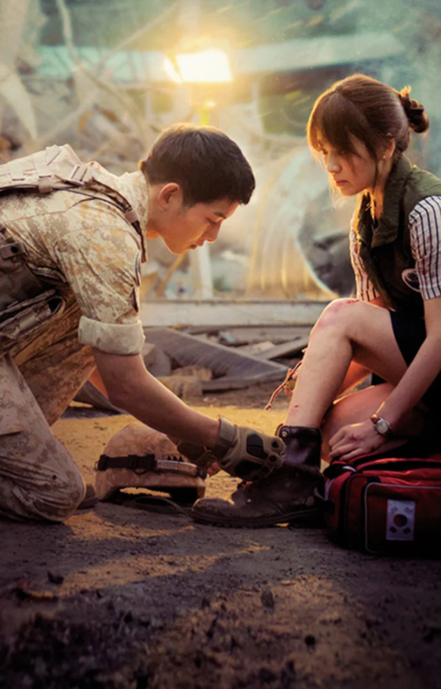 The high-stakes earthquake rescue by Yoo Si-jin showcased love and heroism in chaos. The scene lit up timelines and cemented DOTS as a classic.
