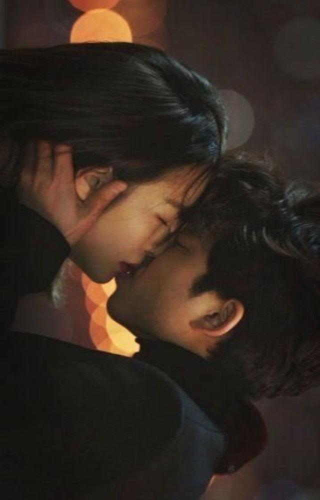 The slow-motion snowy kiss between Kim Shin and Eun-tak stunned viewers. Its poetic feel and emotional depth made it an iconic romantic moment.
