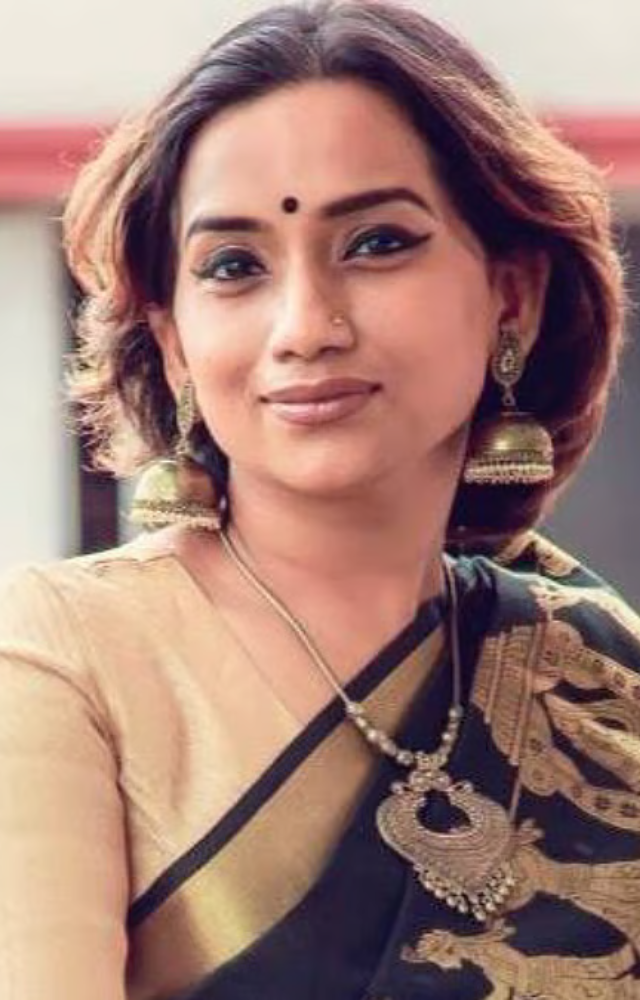 Kalpana’s powerful voice in Chandramukhi makes this song unforgettable. A hauntingly beautiful track!
