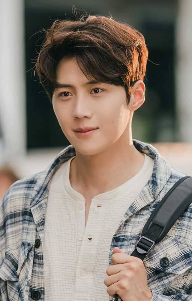 Kim Seon-ho shines as the charming village handyman in this heartwarming healing drama that’s perfect for rom-com lovers.