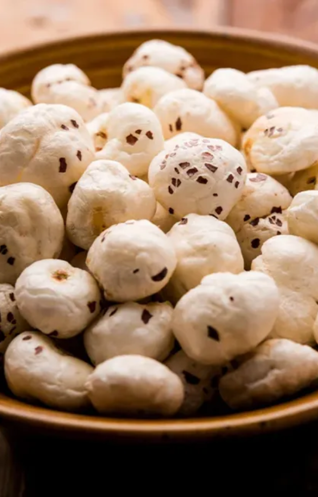 Low in calories and high in protein, makhana makes a crunchy and satisfying late-night snack.
