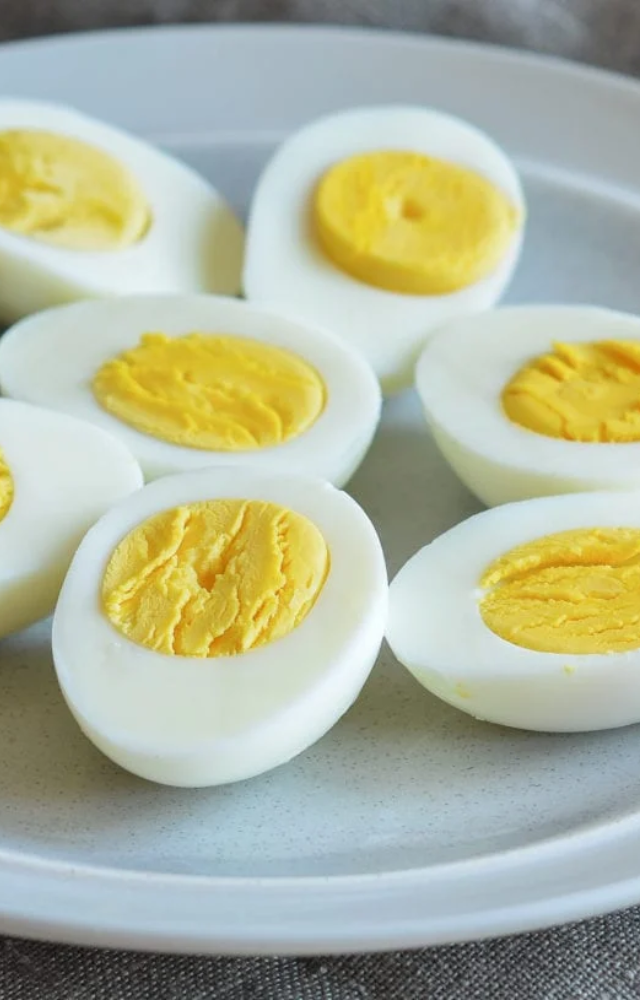 Packed with protein and easy to prepare, boiled eggs help curb midnight cravings without adding bulk.