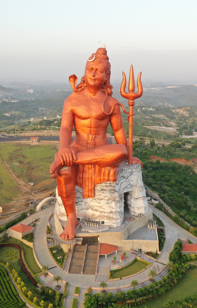 At 112.4 meters, this magnificent Shiva statue in Rajasthan is a sight to behold.