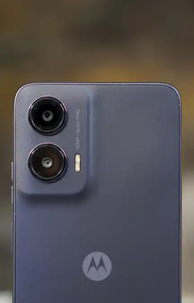 Capture stunning photos with the Moto G35’s 48MP primary camera, ensuring sharp details and vibrant colors in every shot.