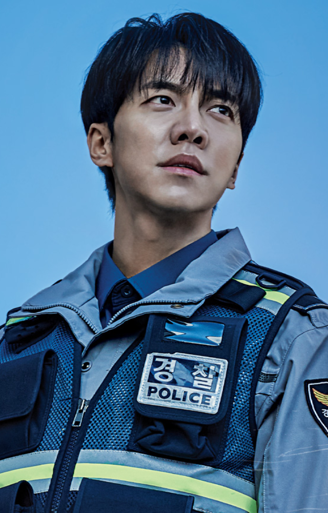 A rookie cop’s life is turned upside down when he confronts a psychopathic serial killer. Expect intense twists and moral dilemmas.
