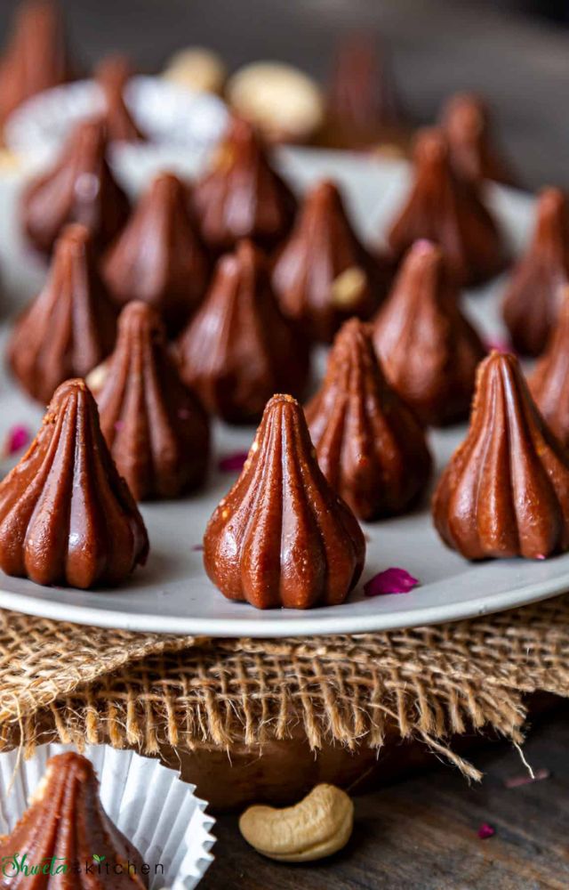 A modern twist to the classic, chocolate modak blends rich chocolate with the traditional coconut filling for a unique treat.
