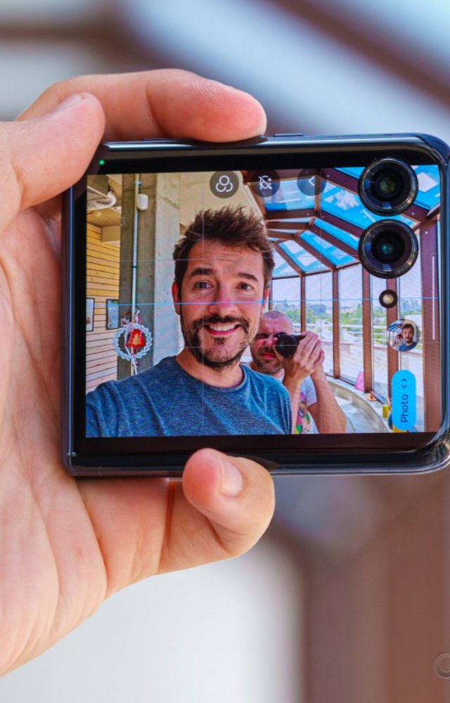 Capture stunning photos and videos with the Razr 50’s advanced high-resolution camera system, designed for exceptional clarity and detail.
