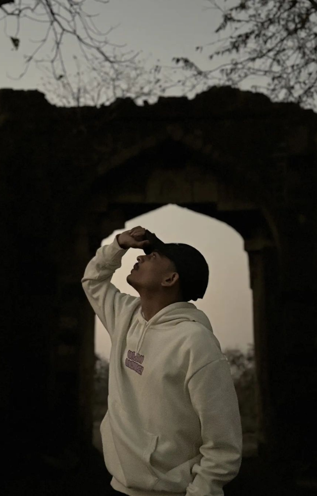 Lashcurry grew up in a small town, where his love for rap began shaping his dreams.