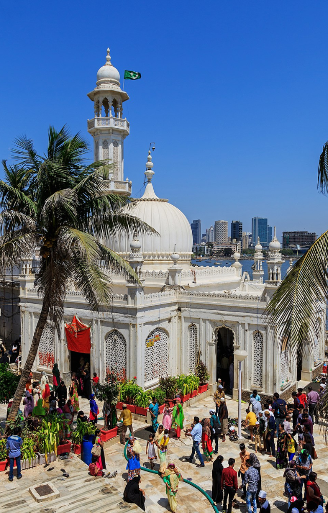 A stunning mosque floating on the Arabian Sea, Haji Ali Dargah is an iconic spiritual site offering a unique Eid experience.