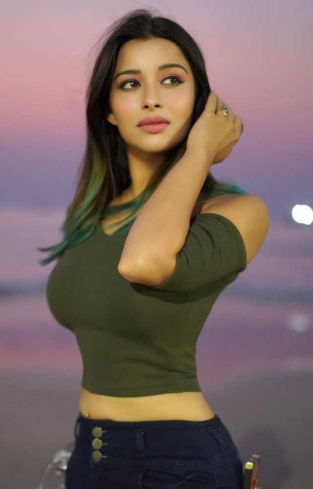 Nyra holds a degree in law but chose acting as her full-time career.