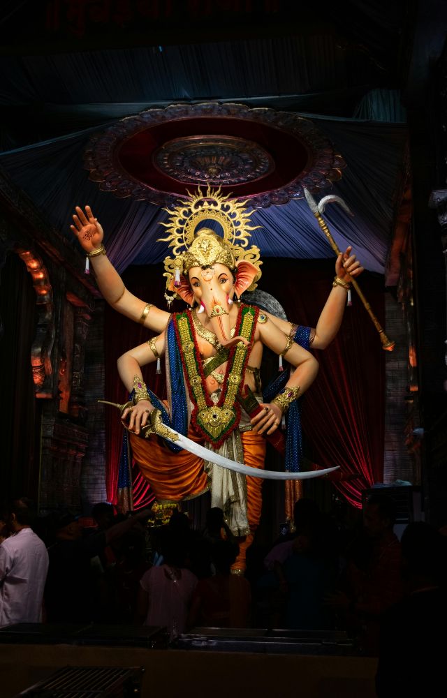 Known for its stunningly creative themes and elaborate decorations, this pandal in Ganesh Galli has been a key attraction.
