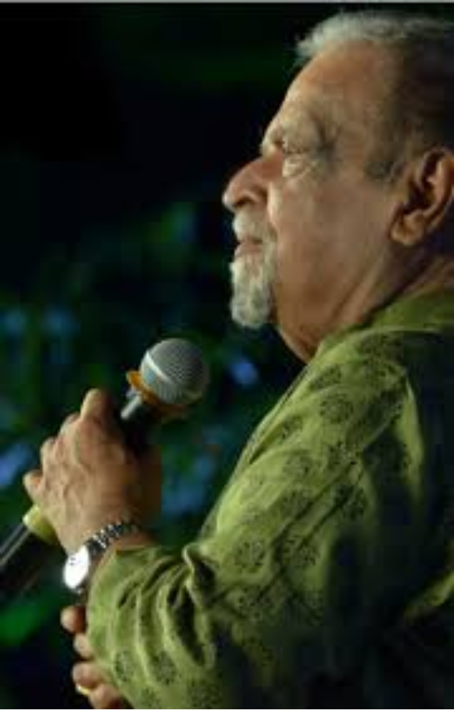 “Thanga Manassu” captures the beauty of love and emotions, with Jayachandran’s voice adding a magical touch to this cherished melody.