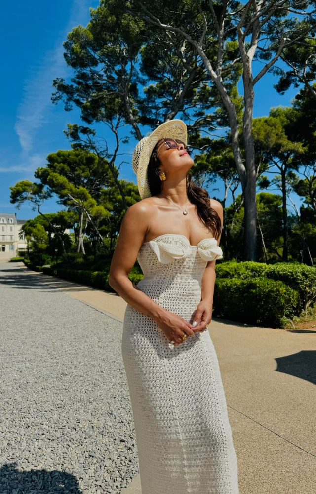 Priyanka`s Glam Yacht Getaway