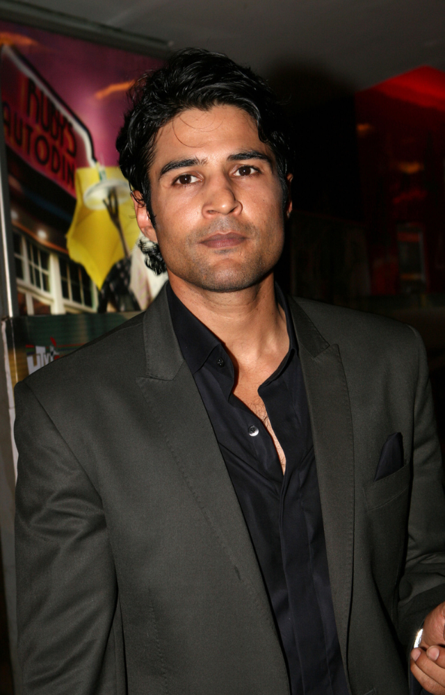 Rajeev Khandelwal’s role in Kahiin To Hoga skyrocketed him to fame, making him a beloved star on Indian television.