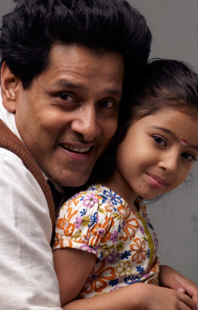 Sara stole hearts with her emotional performance as a young daughter in this Vikram starrer. Her role became a benchmark for child actors.
