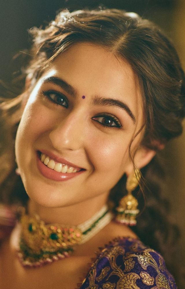 Sara Ali Khan`s Elegant Lehenga Look
