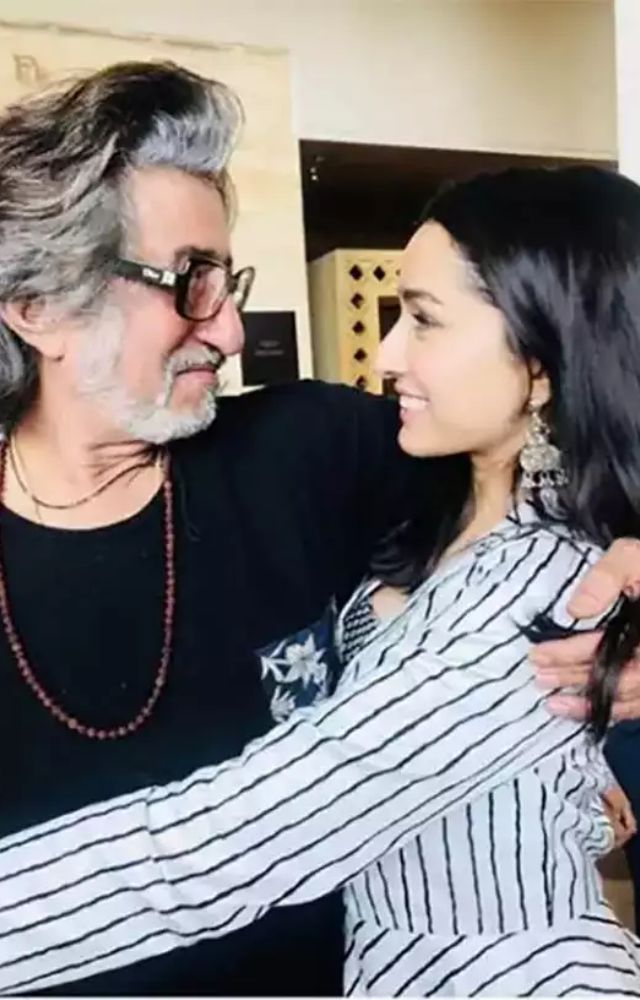 Shakti Kapoor’s daughter, Shraddha Kapoor, is a successful Bollywood actress known for her roles in movies like “Aashiqui 2” and “Stree.
