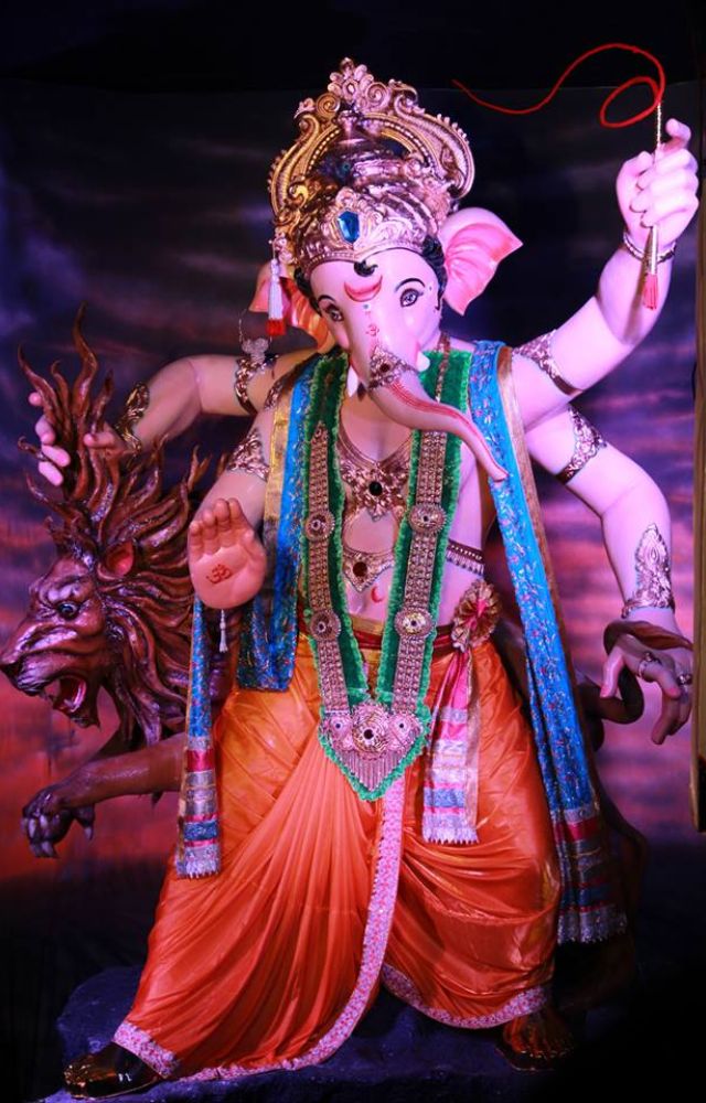 Known for its elaborate themes, this idol was first installed in 1928 and is celebrated for its grand decorations and cultural significance.

