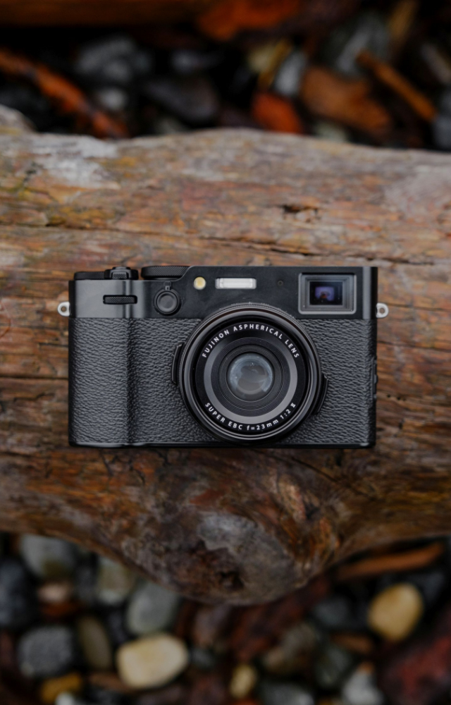 Discover the Fujifilm X100VI, a powerful compact camera of 2024 offering exceptional image quality and advanced features for professional photographers.
