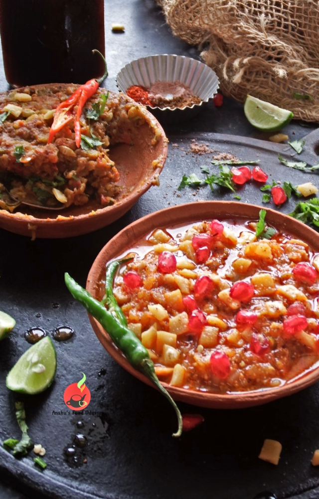 A spicy and tangy street snack, Tamatar Ki Chaat from Varanasi is a must-try for food lovers.