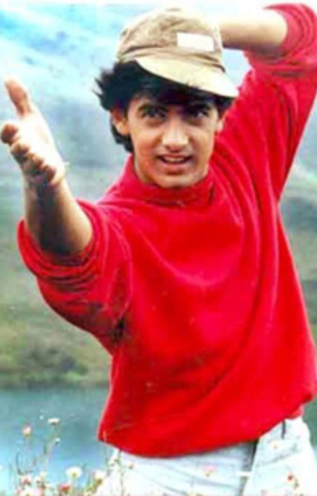 This romantic classic from Jo Jeeta Wohi Sikandar became an anthem for lovers, thanks to Udit Narayan’s soulful voice.