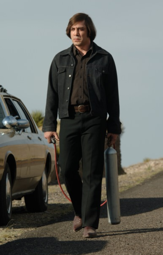 Javier Bardem’s chilling villain never confronts Josh Brolin’s character, adding to the film’s eerie tension.