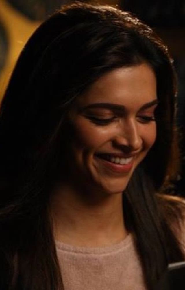 When Naina recalls her fond memories, she aptly puts, 'Yaadein mithai ke dibbe ki tarah hoti hai … Ek baar khula toh sirf ek tukda nahi kha paoge.'