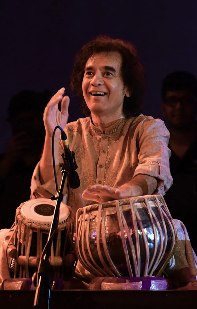Yet another masterpiece composed by Ustad Zakir Hussain, the song from Saaz was sung by Kavita Krishnamurthy.