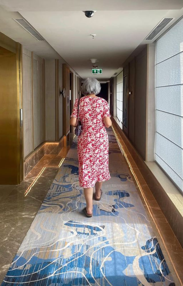 She gave us a glimpse of her luxuruous stay as Zeenat Aman takes a walk in her hotel corridor. It seems Goa is her go-to vacation destination.